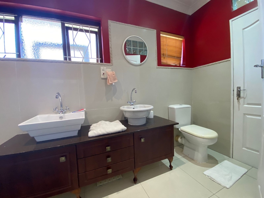 To Let 4 Bedroom Property for Rent in Lansdowne Western Cape